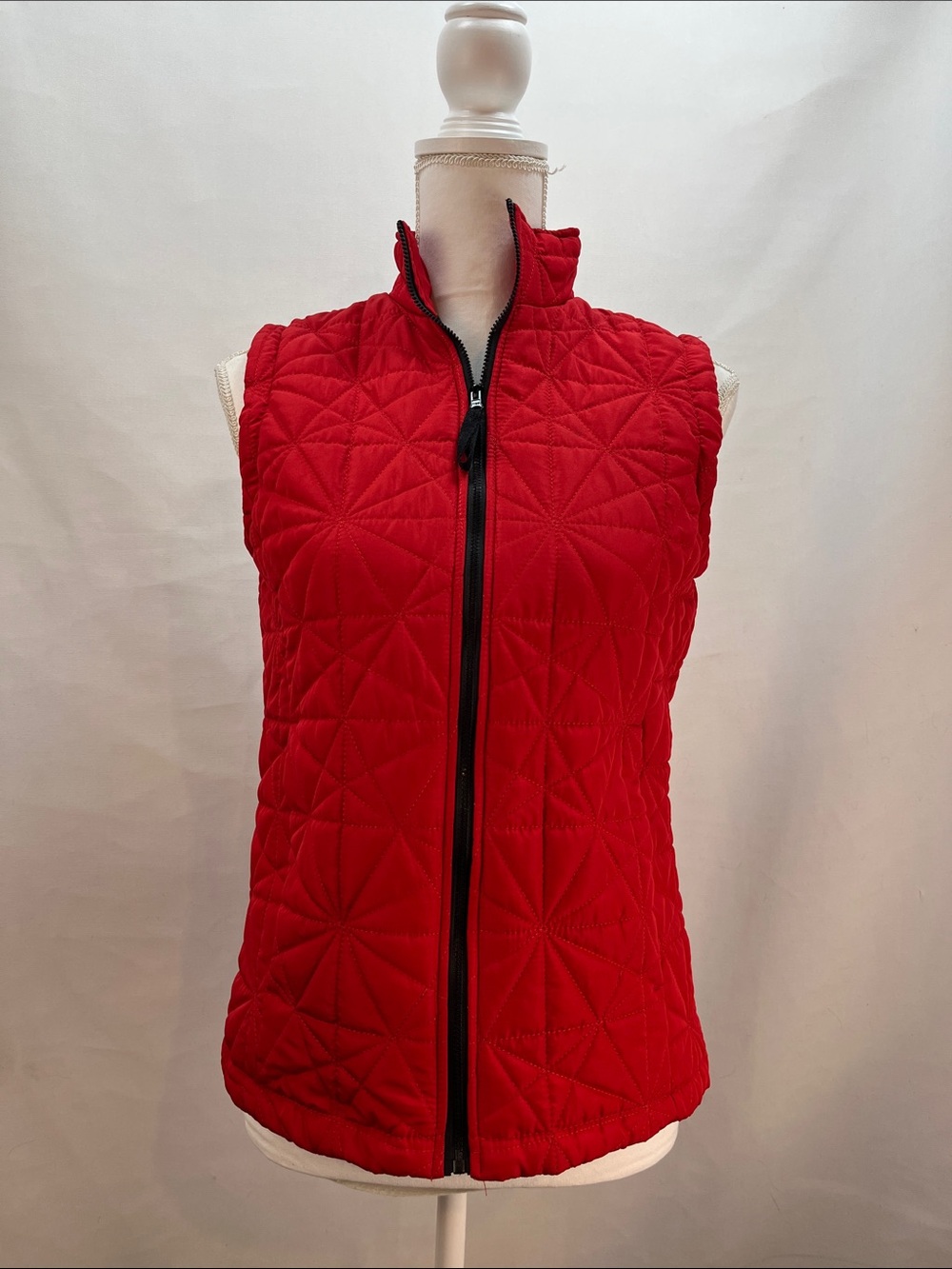 Jane Ashley Petite Medium Red Lightweight Quilted Utility Layering Vest